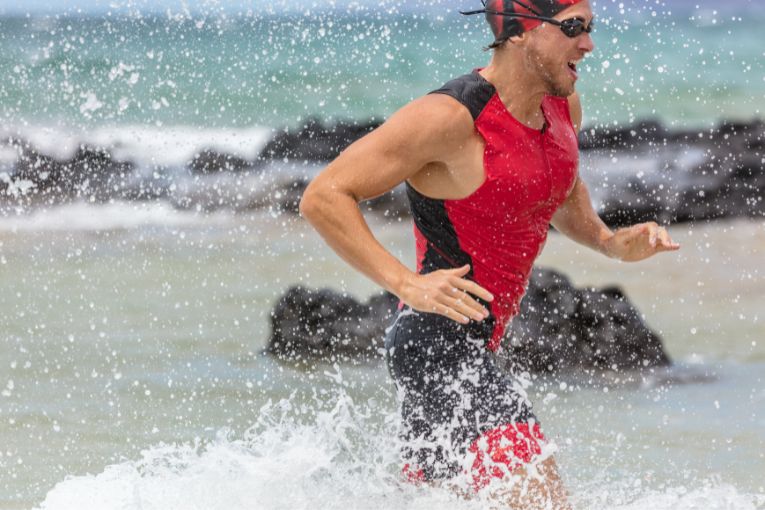 IMagen destacada post lanzarote (765 × 510 px) Hombre haciendo triatlón